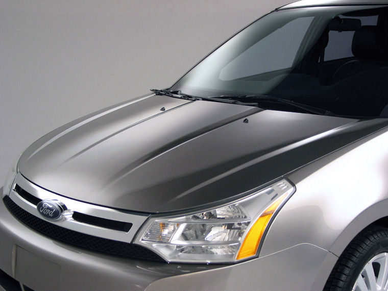 2010 Ford Focus Sedan Headlight Picture