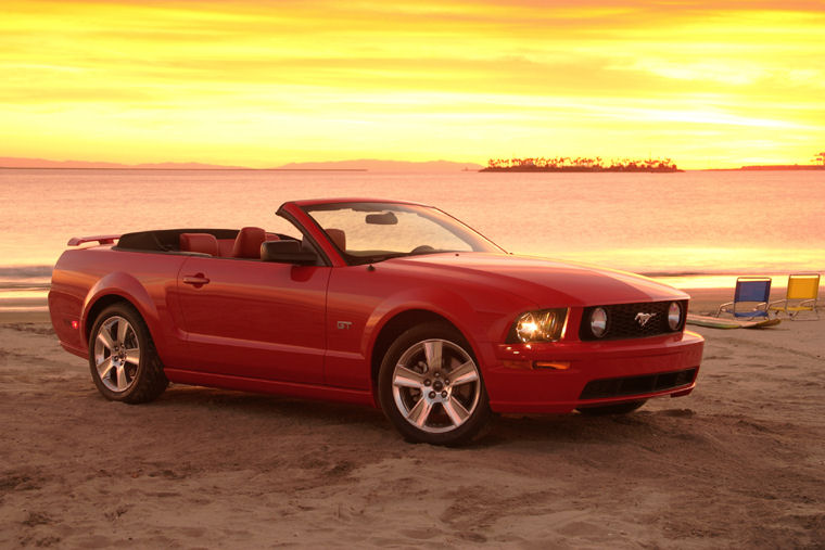 2005 Ford Mustang GT Convertible Picture