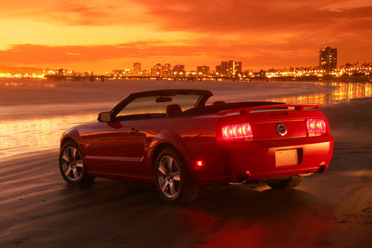 2005 Ford Mustang GT Convertible Picture