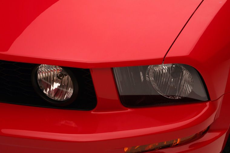 2005 Ford Mustang GT Convertible Headlight Picture