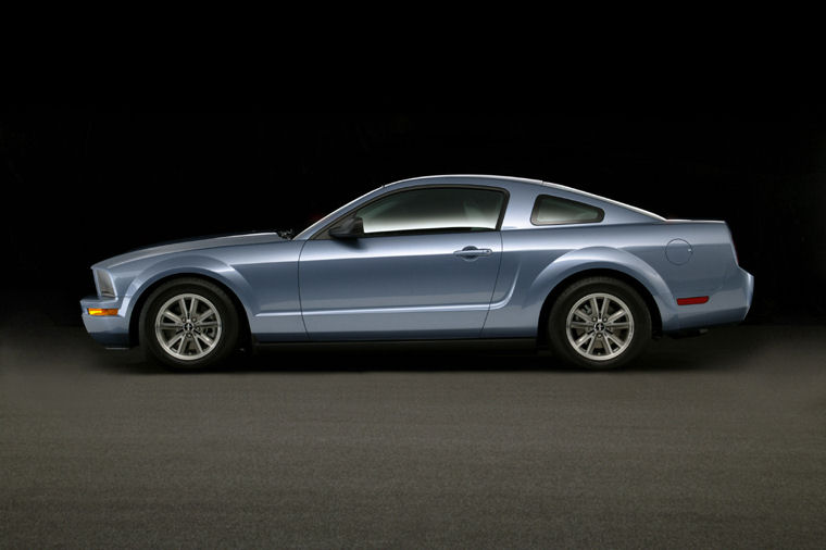 2006 Ford Mustang V6 Picture