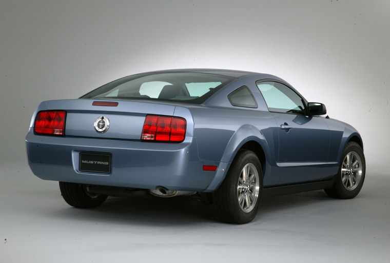 2006 Ford Mustang V6 Picture