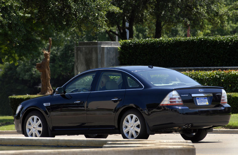 2009 Ford Taurus Limited Picture