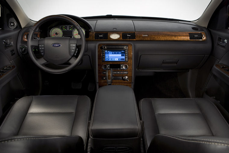 2009 Ford Taurus Cockpit Picture