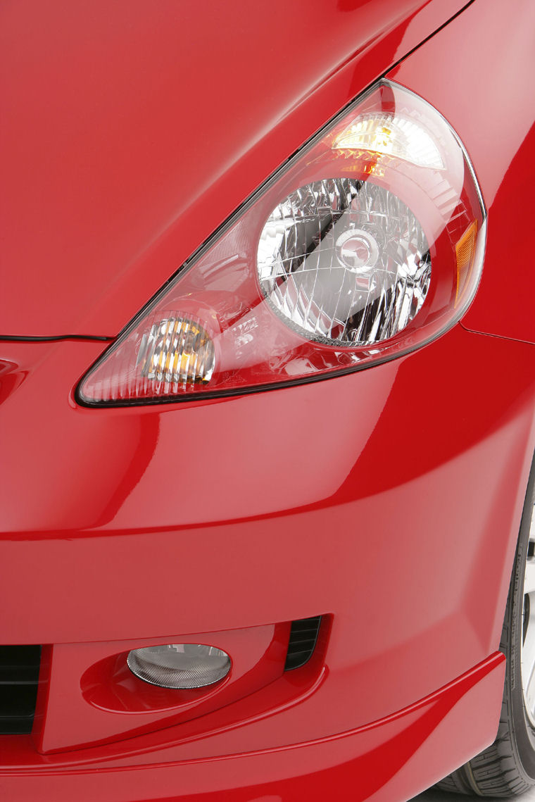 2007 Honda Fit Sport Headlight Picture