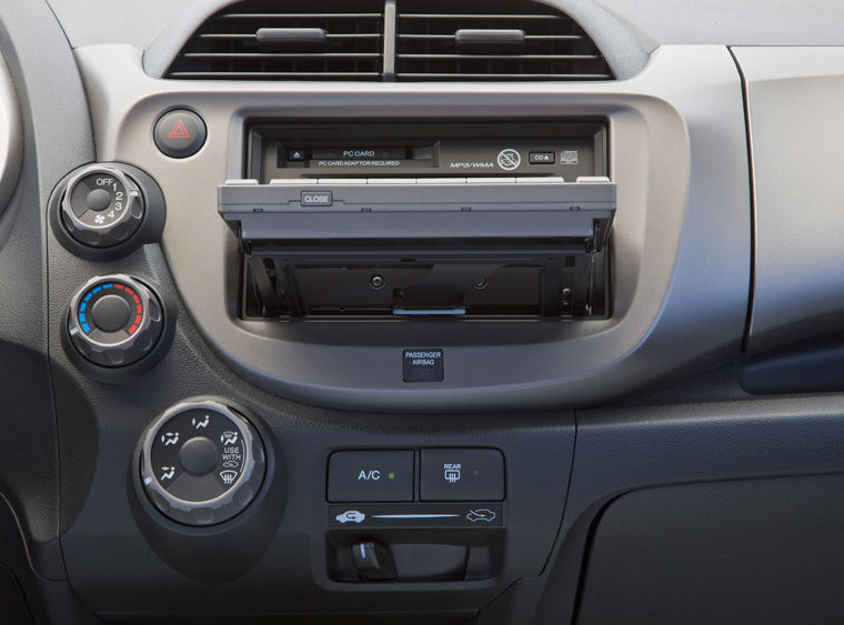 2009 Honda Fit Sport Radio Picture