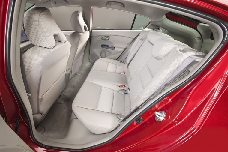 2010 Honda Insight Rear Seats Picture