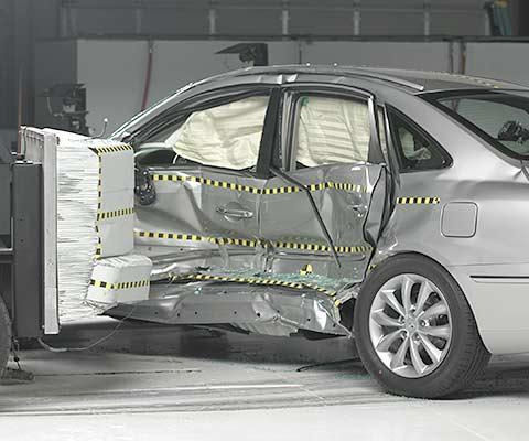 2009 Hyundai Azera IIHS Side Impact Crash Test Picture