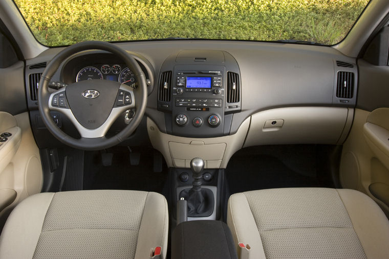 2009 Hyundai Elantra Touring Cockpit Picture