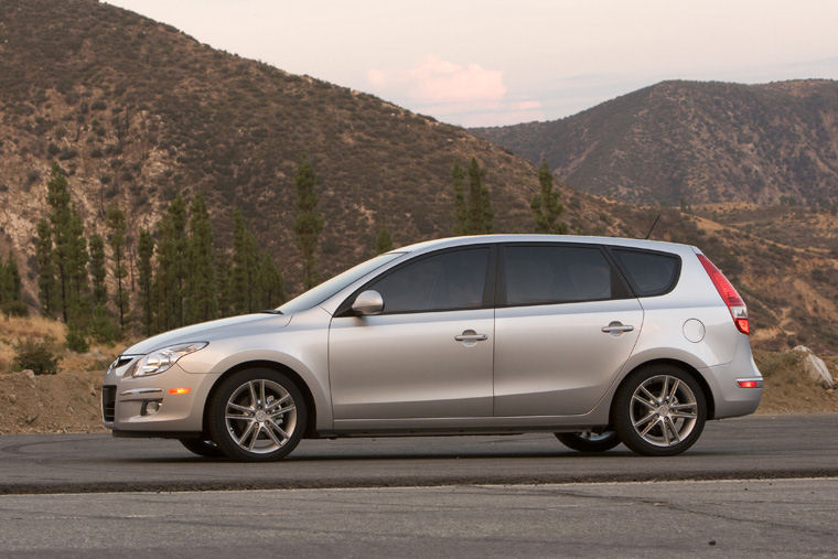 2010 Hyundai Elantra Touring Picture