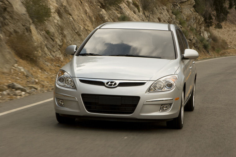 2010 Hyundai Elantra Touring Picture