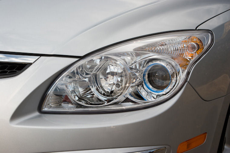 2010 Hyundai Elantra Touring Headlight Picture