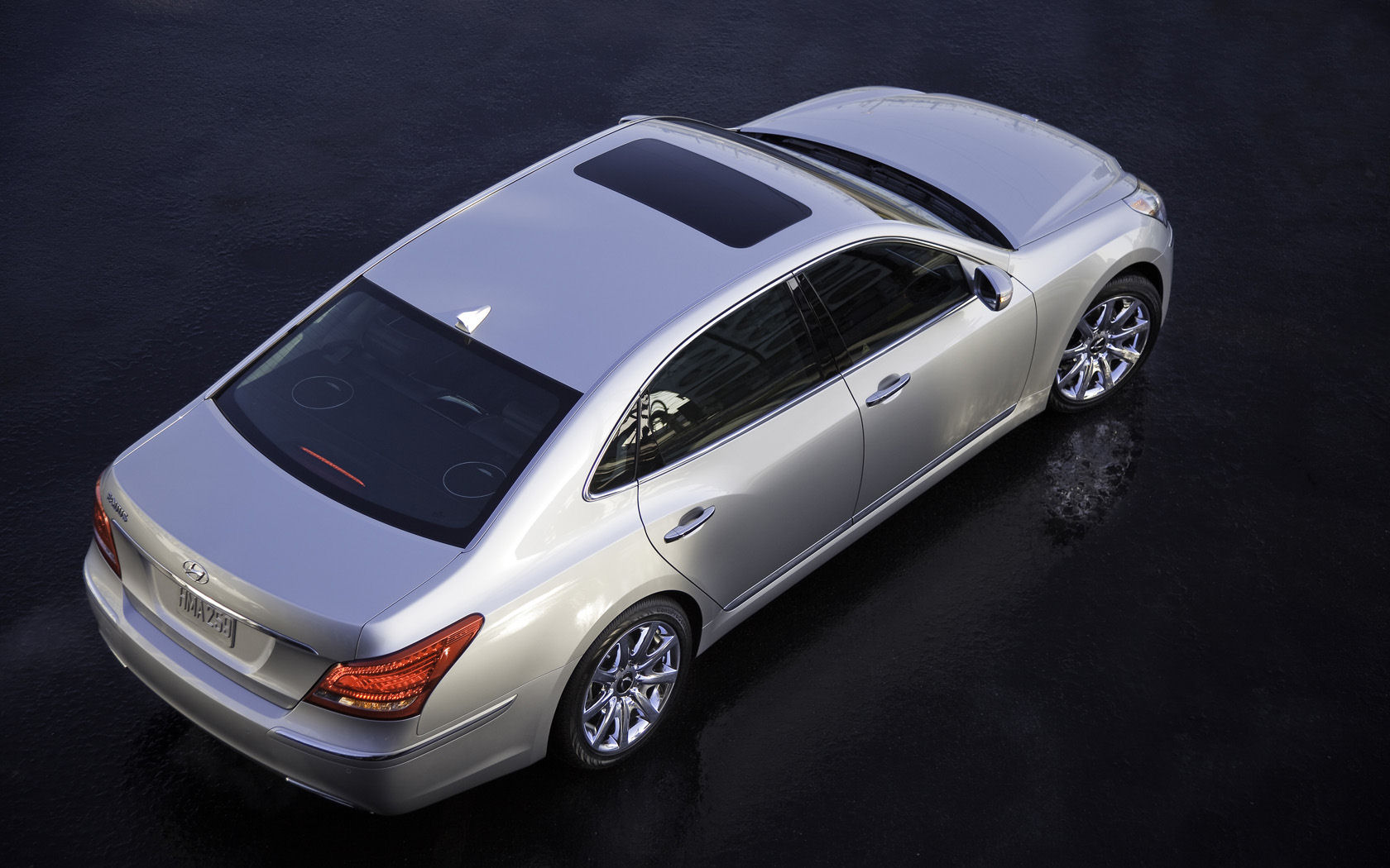 Hyundai Equus Desktop Wallpaper