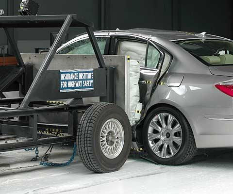 2009 Hyundai Genesis IIHS Side Impact Crash Test Picture