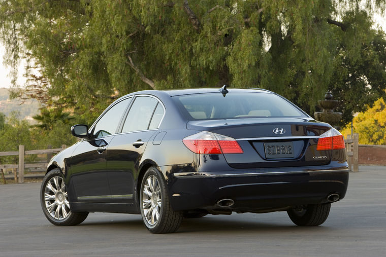 2010 Hyundai Genesis Picture