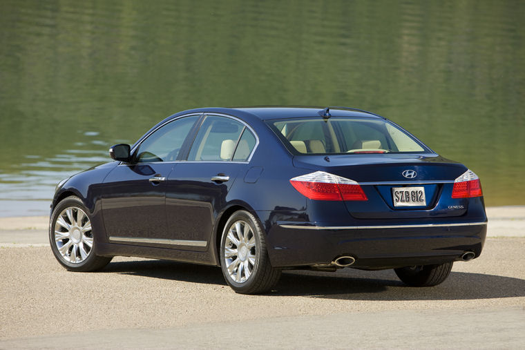 2010 Hyundai Genesis Picture