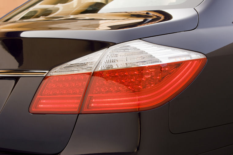 2010 Hyundai Genesis Tail Light Picture