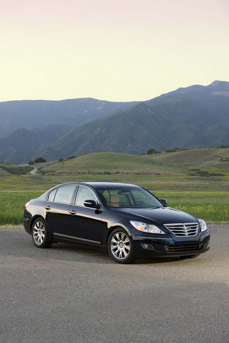 2010 Hyundai Genesis Picture