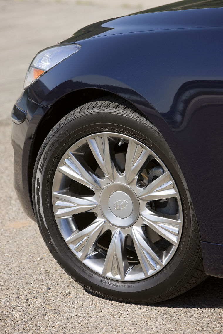 2011 Hyundai Genesis Rim Picture