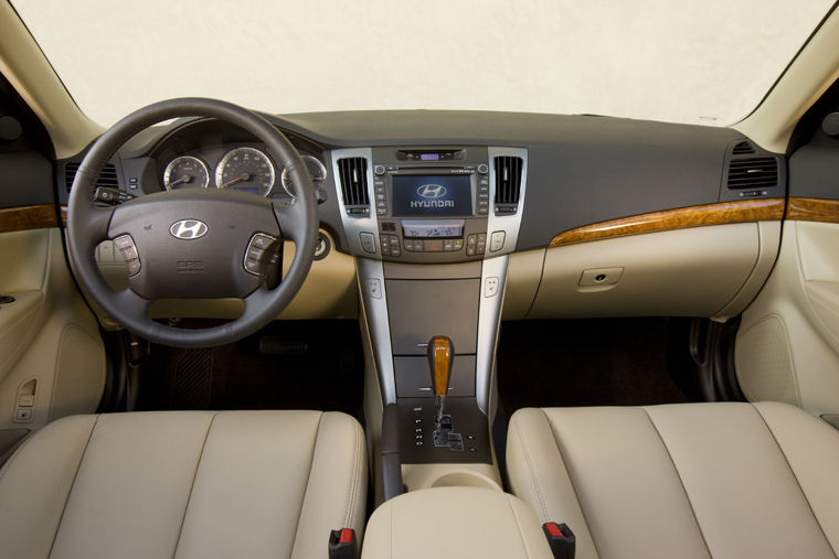 2009 Hyundai Sonata Cockpit Picture