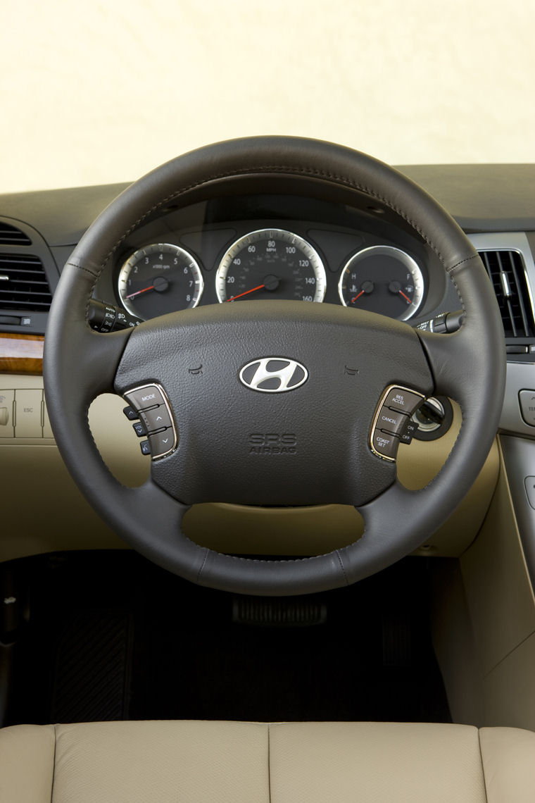 2009 Hyundai Sonata Cockpit Picture