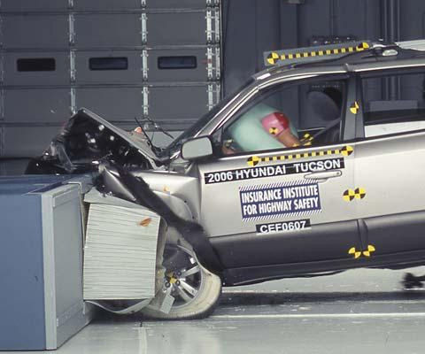 2008 Hyundai Tucson IIHS Frontal Impact Crash Test Picture