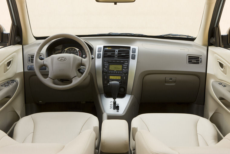 2009 Hyundai Tucson Cockpit Picture