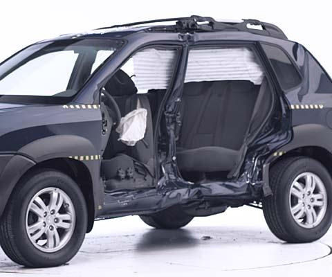 2009 Hyundai Tucson IIHS Side Impact Crash Test Picture