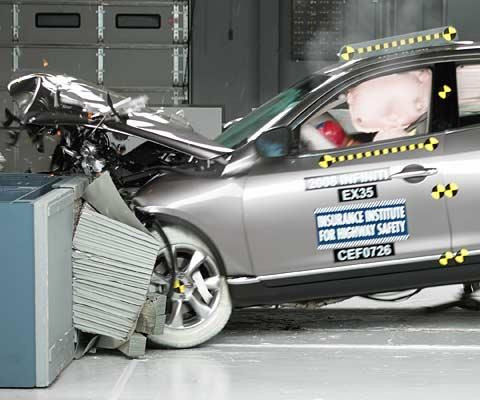 2008 Infiniti EX35 IIHS Frontal Impact Crash Test Picture