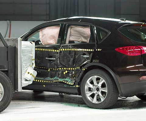 2008 Infiniti EX35 IIHS Side Impact Crash Test Picture