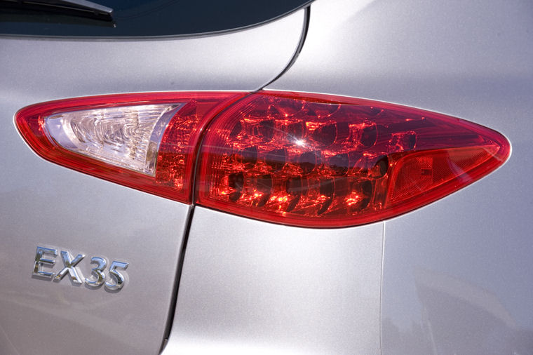 2010 Infiniti EX35 Tail Light Picture