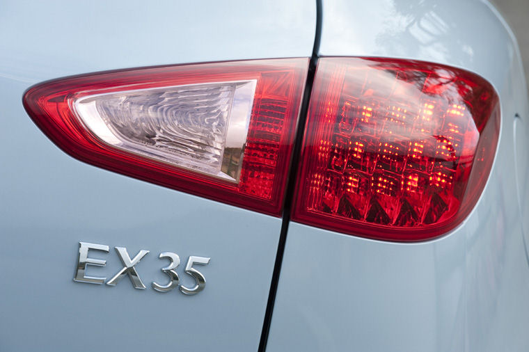 2011 Infiniti EX35 Tail Light Picture