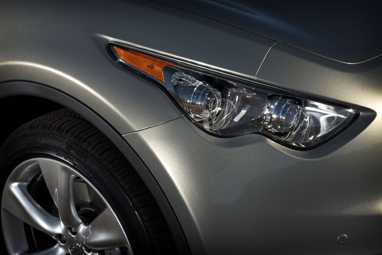 2009 Infiniti FX50 Headlight Picture