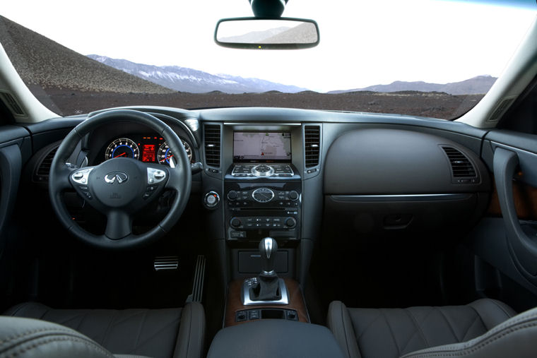 2011 Infiniti FX50 Cockpit Picture