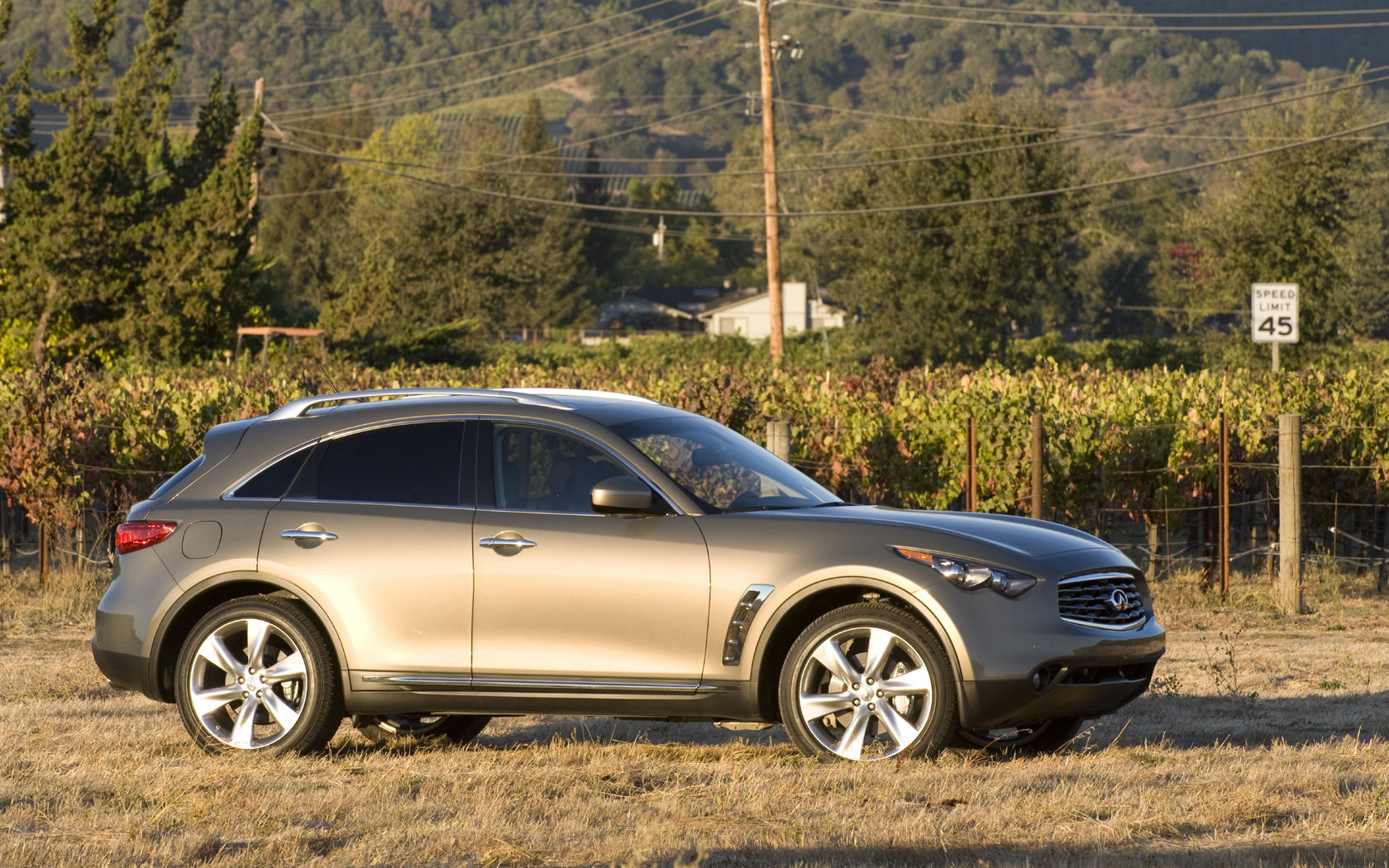 Infiniti FX Desktop Wallpaper