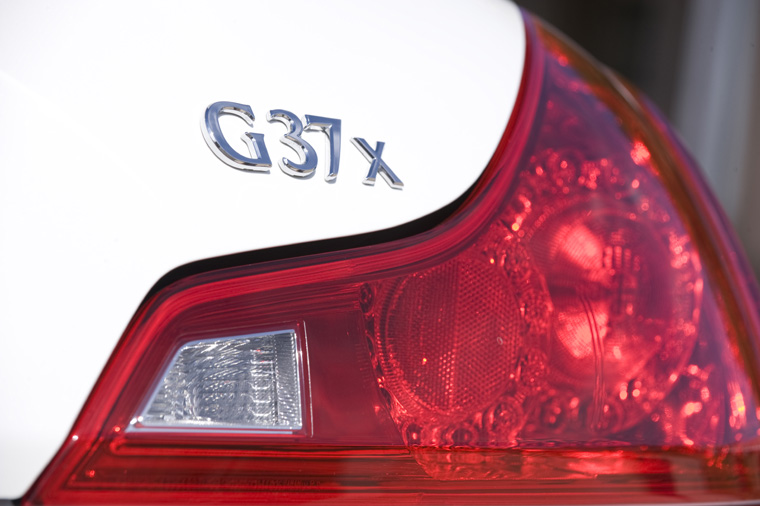 2010 Infiniti G37x Coupe Tail Light Picture