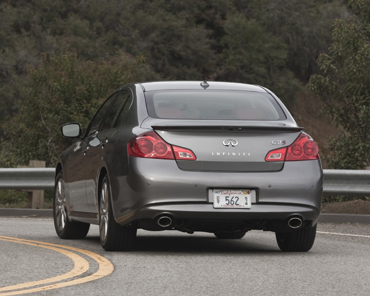 2010 Infiniti G37S Picture