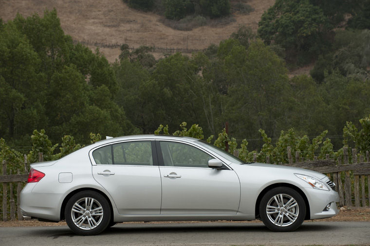 2011 Infiniti G25 Picture