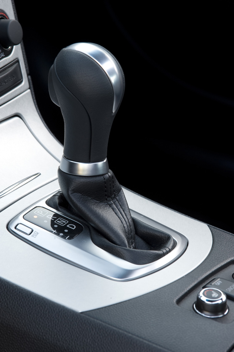 2011 Infiniti G37 Coupe Gear Lever Picture