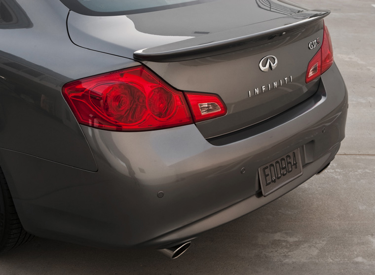 2011 Infiniti G37S Sedan Tail light Picture