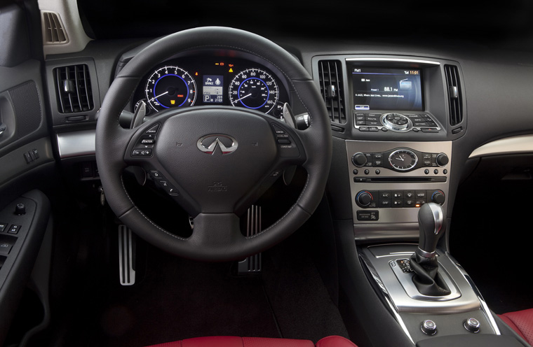 2011 Infiniti G37S Sedan Sedan Cockpit Picture