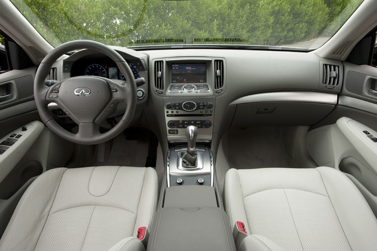 2011 Infiniti G25 Cockpit Picture