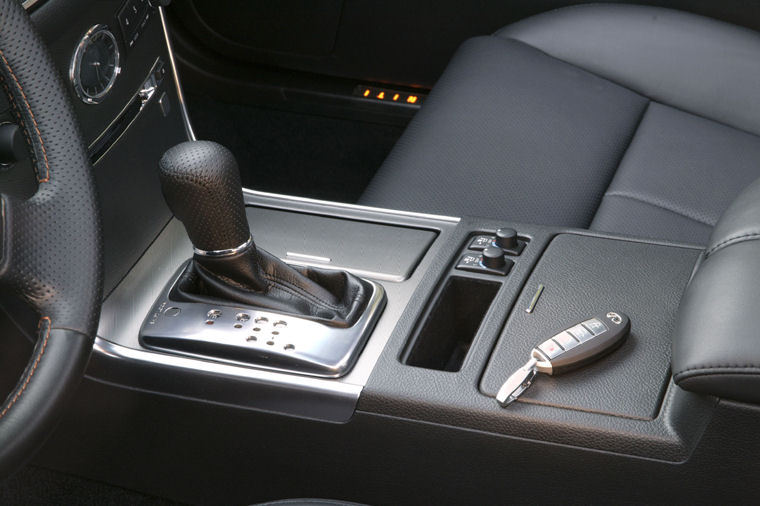 2006 Infiniti M35 Center Console Picture