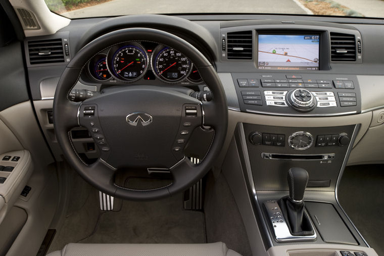 2010 Infiniti M35 S Cockpit Picture