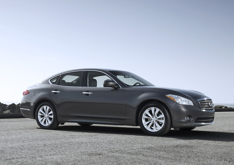 2011 Infiniti M56 Picture