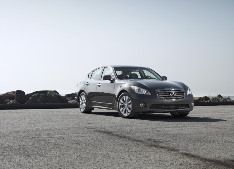 2011 Infiniti M56 Picture