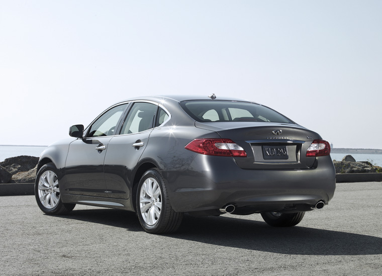 2011 Infiniti M56 Picture