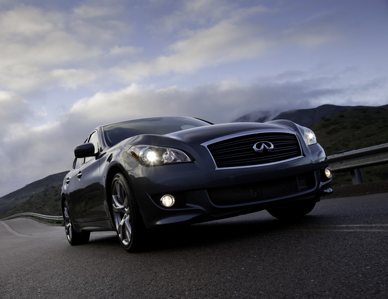 2011 Infiniti M56 Picture