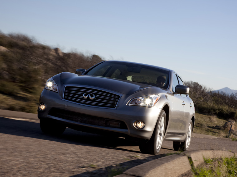 2011 Infiniti M56 Picture