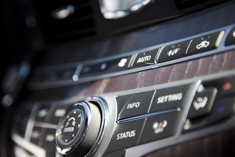 2011 Infiniti M56 Center Stack Controls Picture